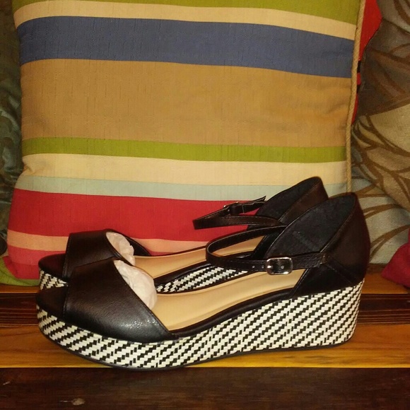 Black Wedges - Picture 1 of 3
