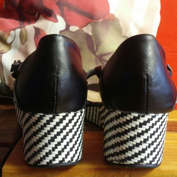 Black Wedges - Picture 2 of 3