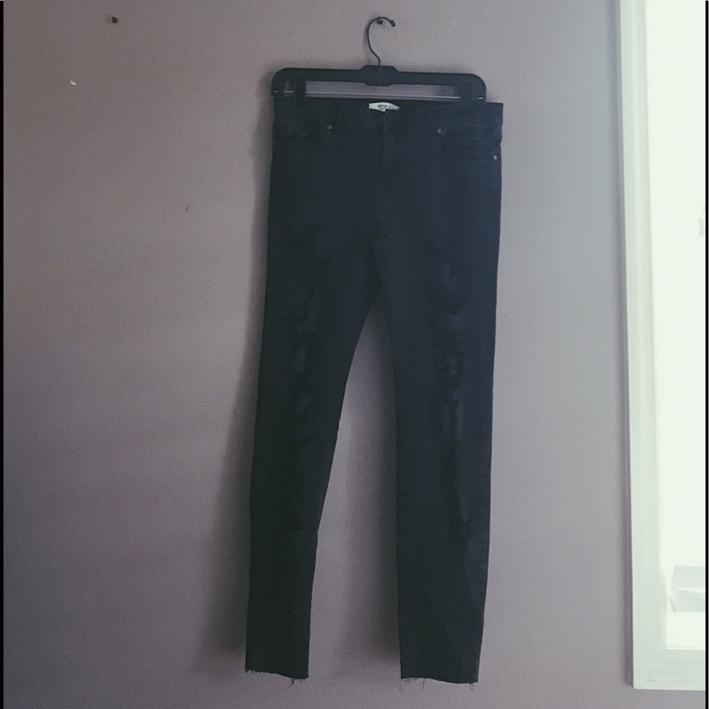 black f21 new ripped jeans