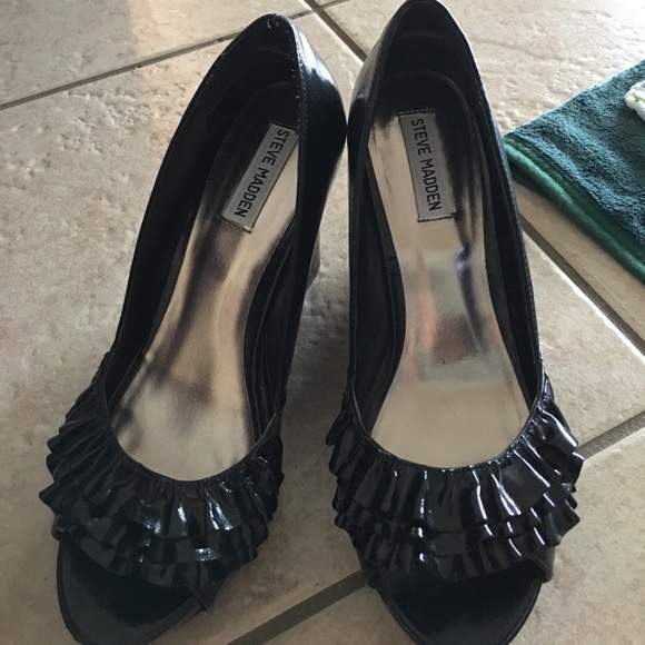Black Patent Steve Madden Wedges - Picture 1 of 5