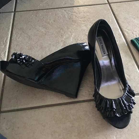 Black Patent Steve Madden Wedges - Picture 3 of 5