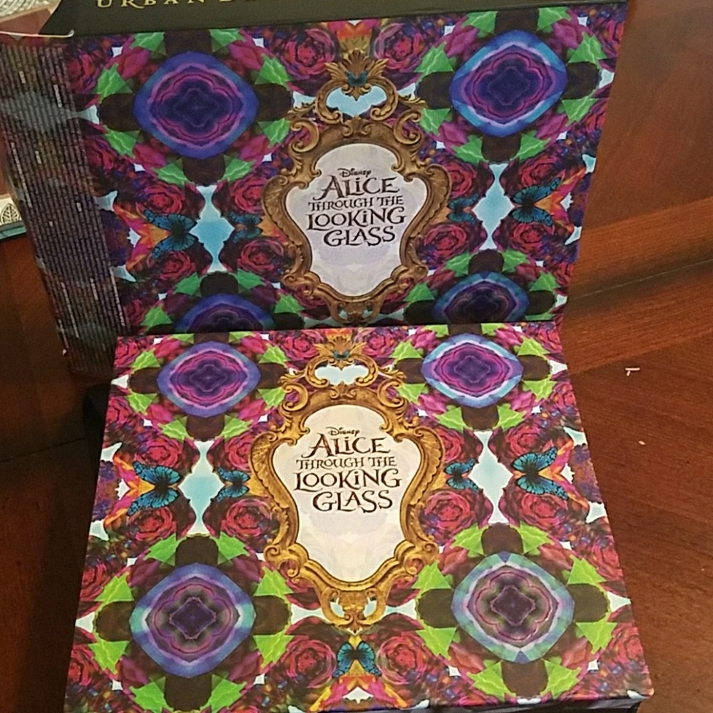 BNIB UD Alice Through the Looking Glass palette