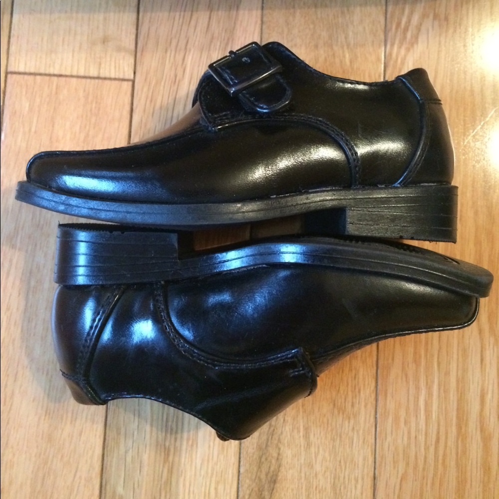 Dress shoes