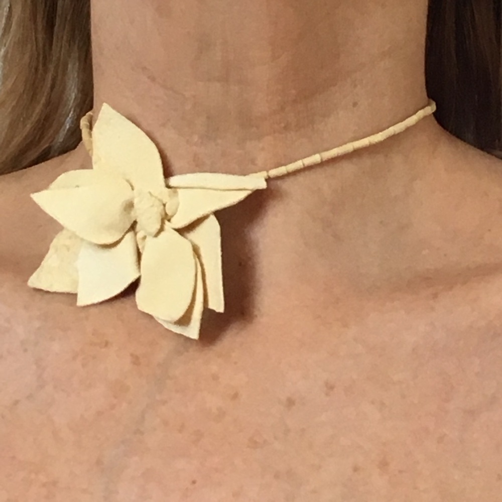 3D leather flower choker freshwater pearl gold FAB