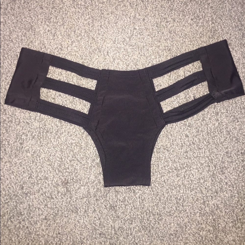 Simple black cut out bottoms!