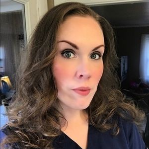 Meet your Posher, Holly