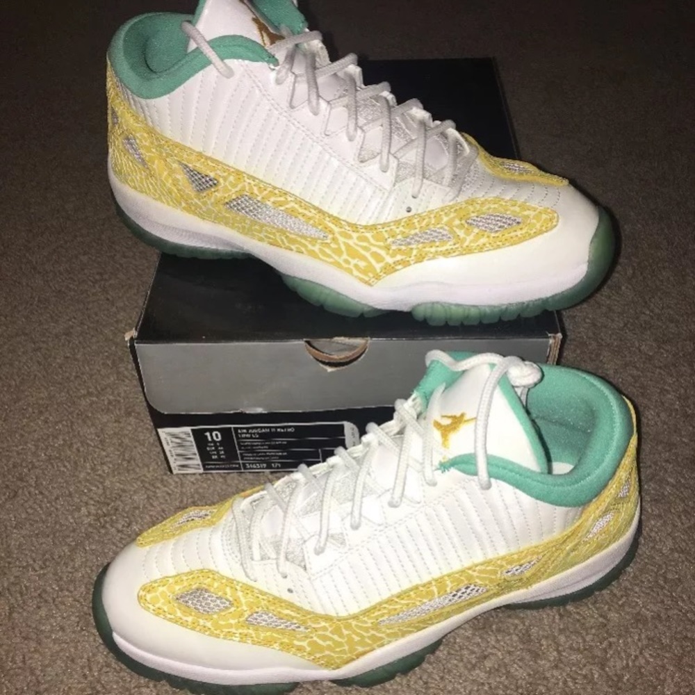 Jordan retro 11 low argon size 10 preowned