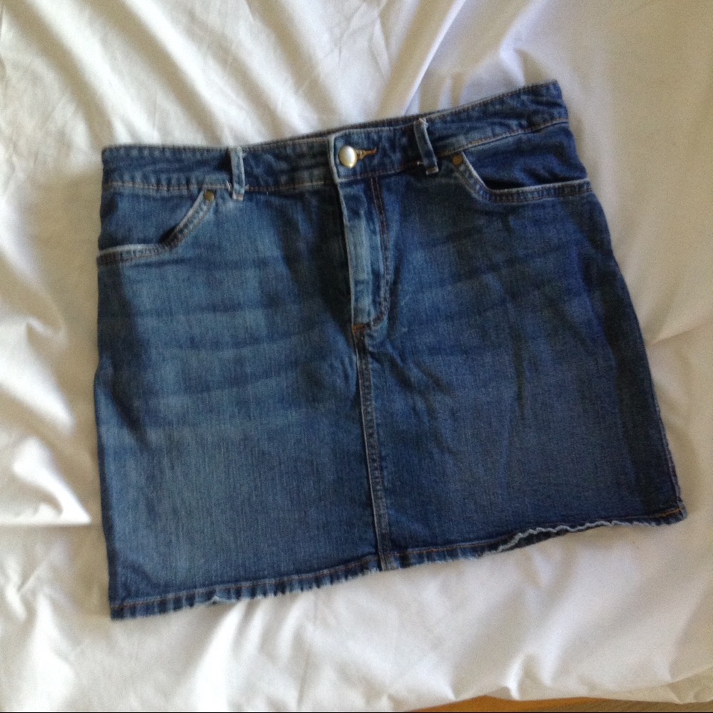 H&M Denim Mini Skirt (size 8)