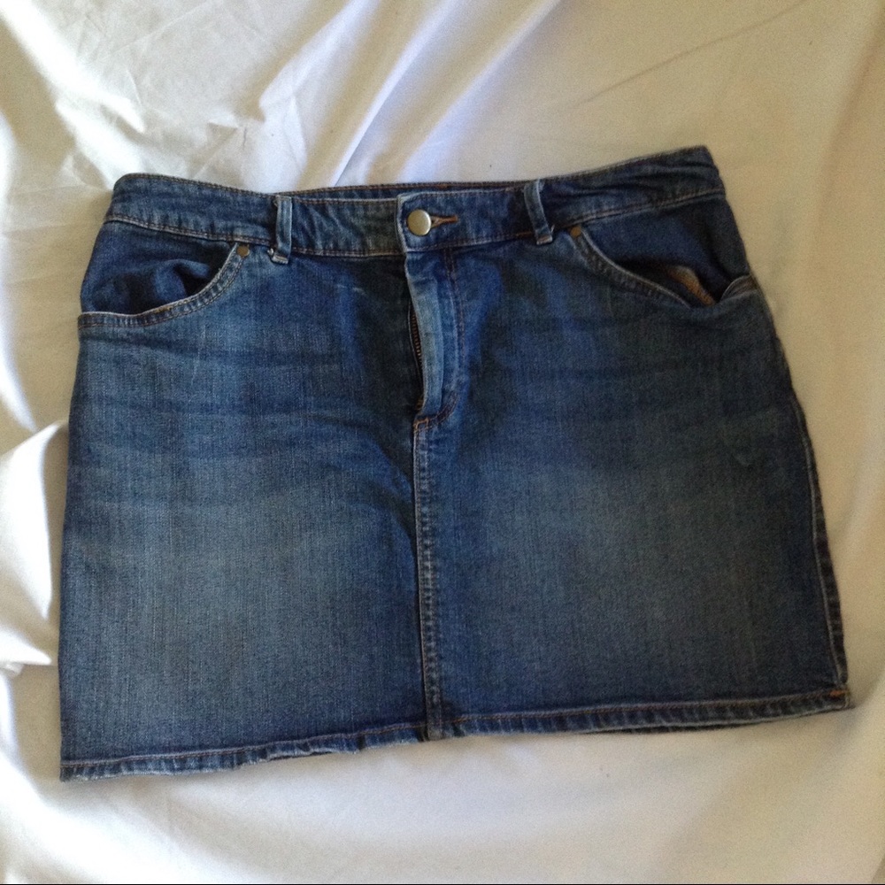 H&M Denim Mini Skirt (size 10)