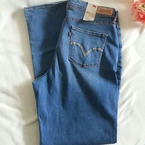 FINAL SALE NWT Levi's Perfectly Slimming Jeans