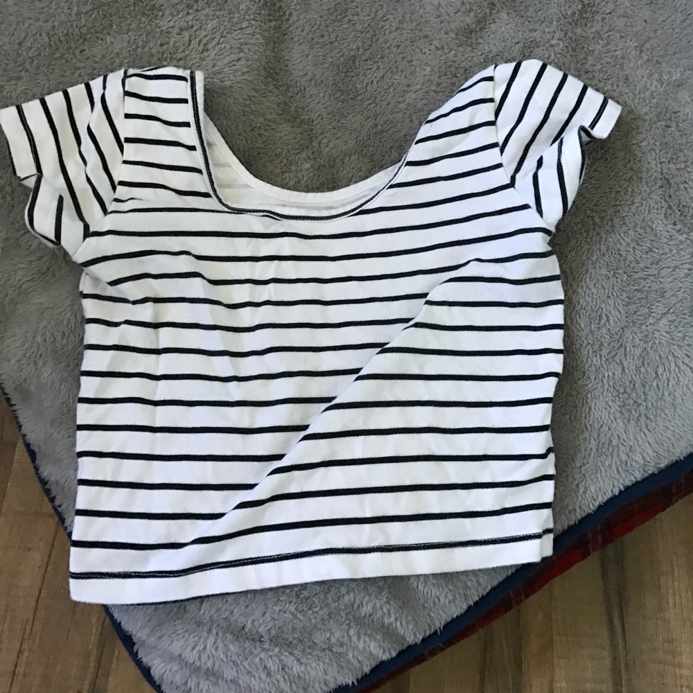 T-Shirt Style Crop - Picture 2 of 2