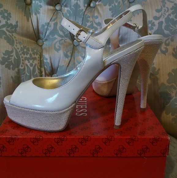 Guess Heels - Picture 2 of 6