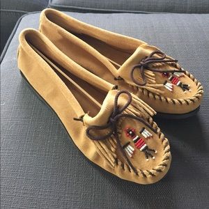 Minnetonka Thunderbird Boat Moc in Tan size 9