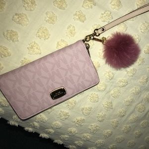 Michael Kors wristlet and keychain