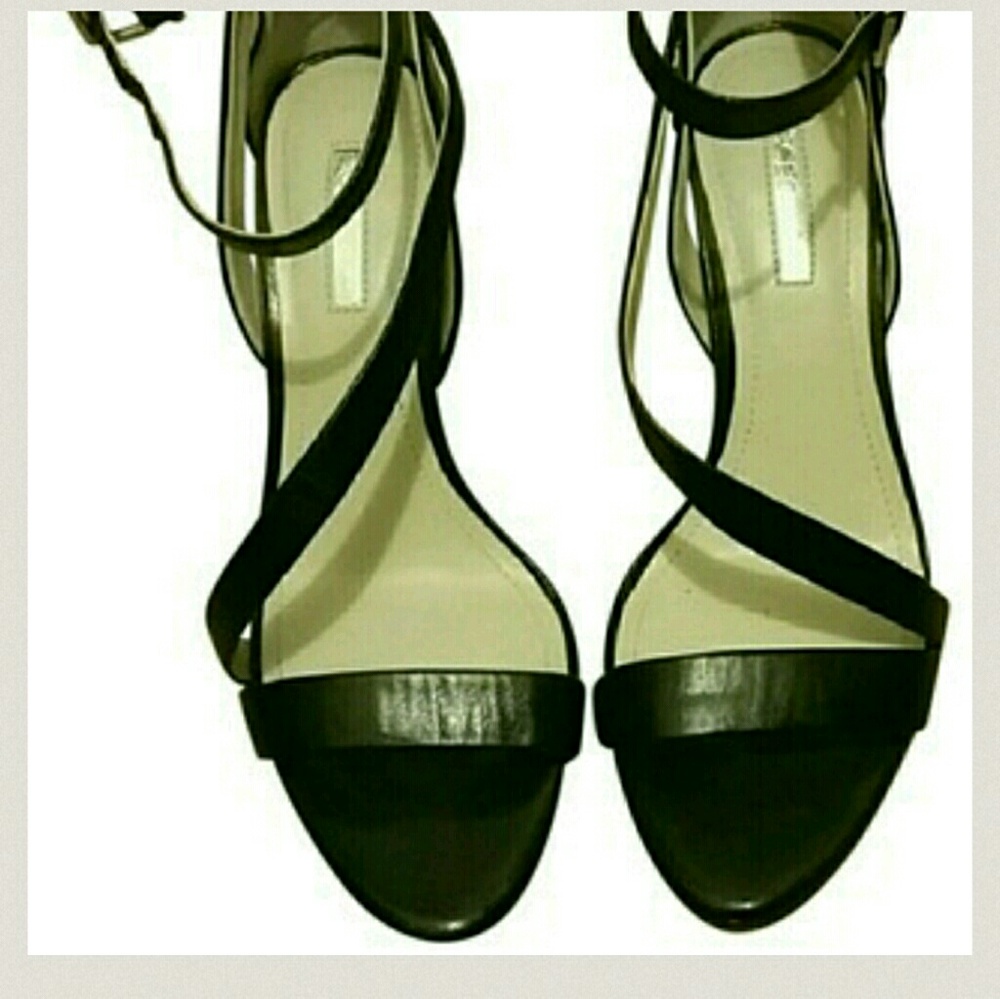 *HOST PICK*BCBGENERATION CROSS STRAP HEELS