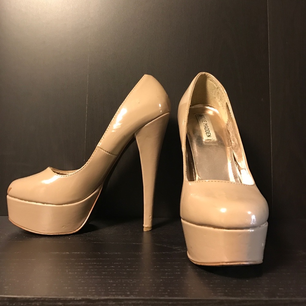 Steve Madden nude pumps in size 7. Sky high heel.