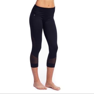 🆕 NUX Activewear Black Mesh Yoga Capri NWT!