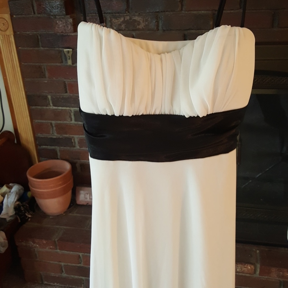Dess - Picture 3 of 4