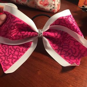 Cheer bow