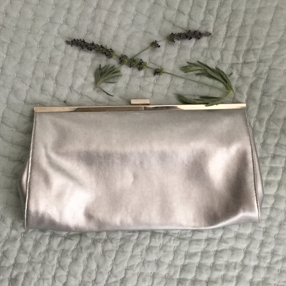 GunneSax silver shiny clutch