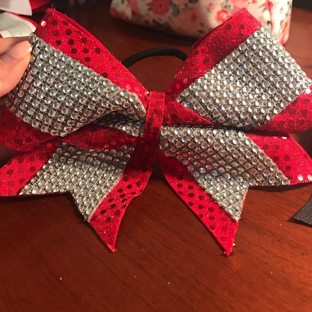 Cheerleading bow