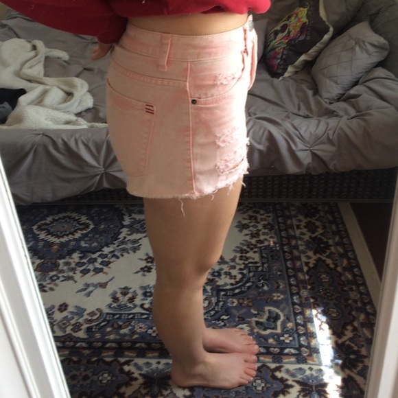 High waisted Jean shorts- acid wash pink BDG - Picture 4 of 4