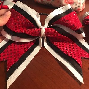 Cheer bow