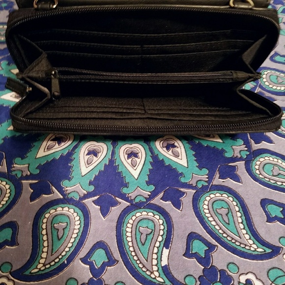 Black and Silver Clutch Wallet - Picture 3 of 4