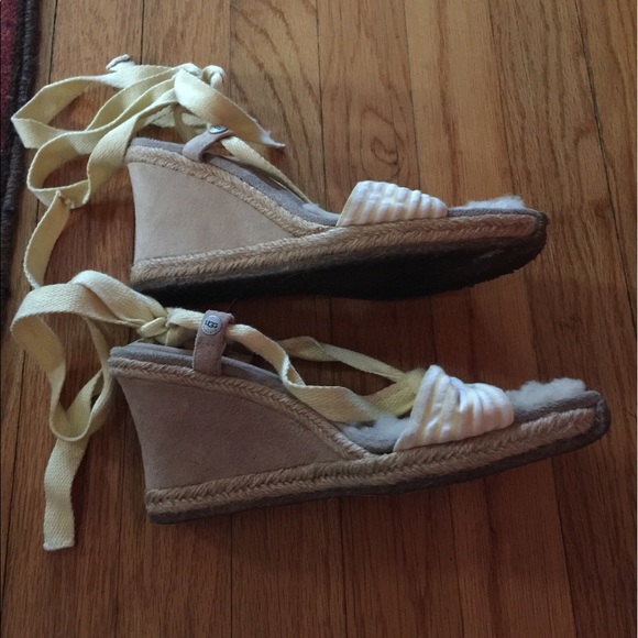 UGG Espadrille Wedges Sz 7 - Picture 1 of 4