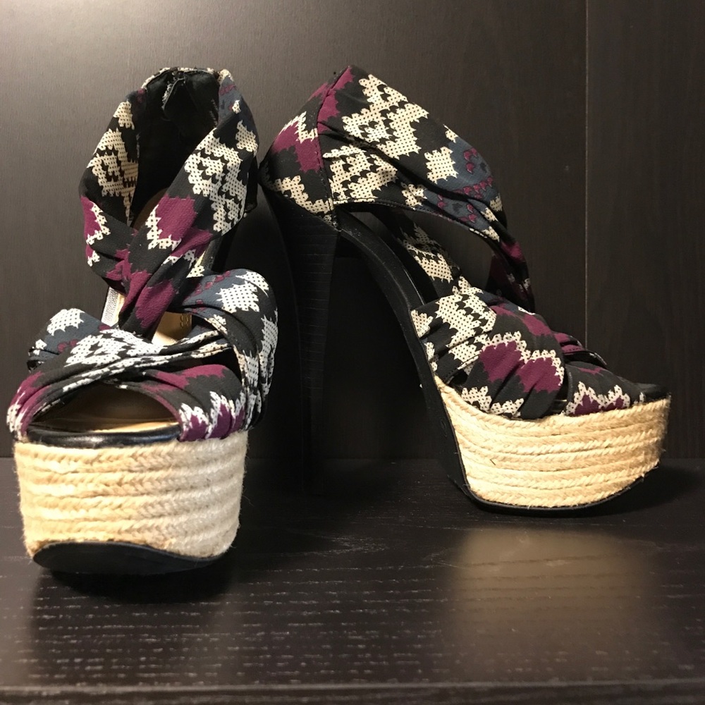 Chinese Laundry straps print heals