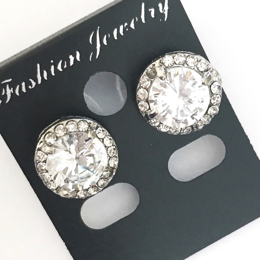 NWT Round Crystal Stud Earrings - Picture 3 of 4
