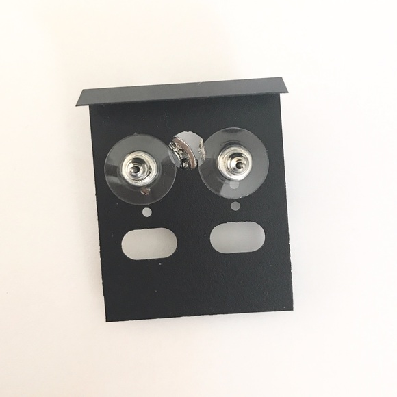 NWT Round Crystal Stud Earrings - Picture 2 of 4