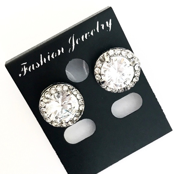 Jewelry - NWT Round Crystal Stud Earrings