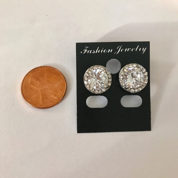 NWT Round Crystal Stud Earrings - Picture 4 of 4