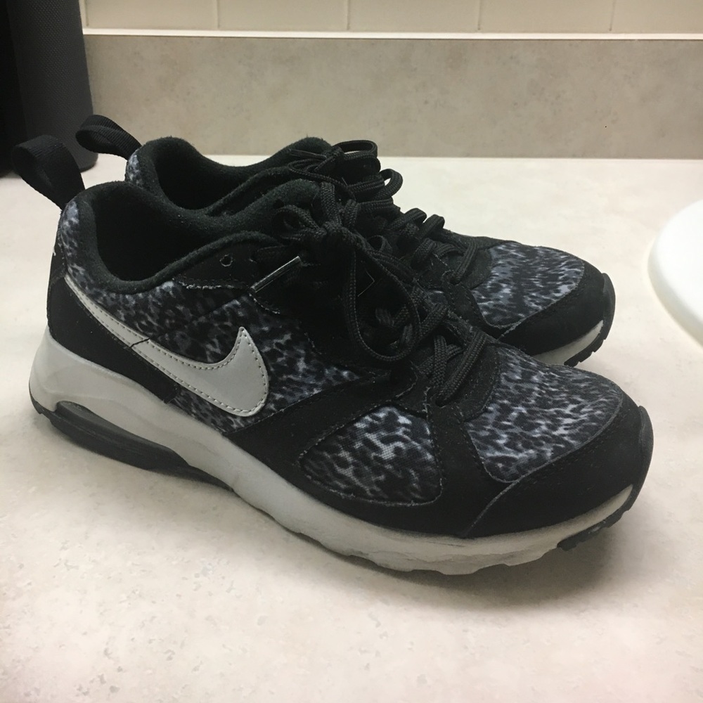 Nike Speckled Theas