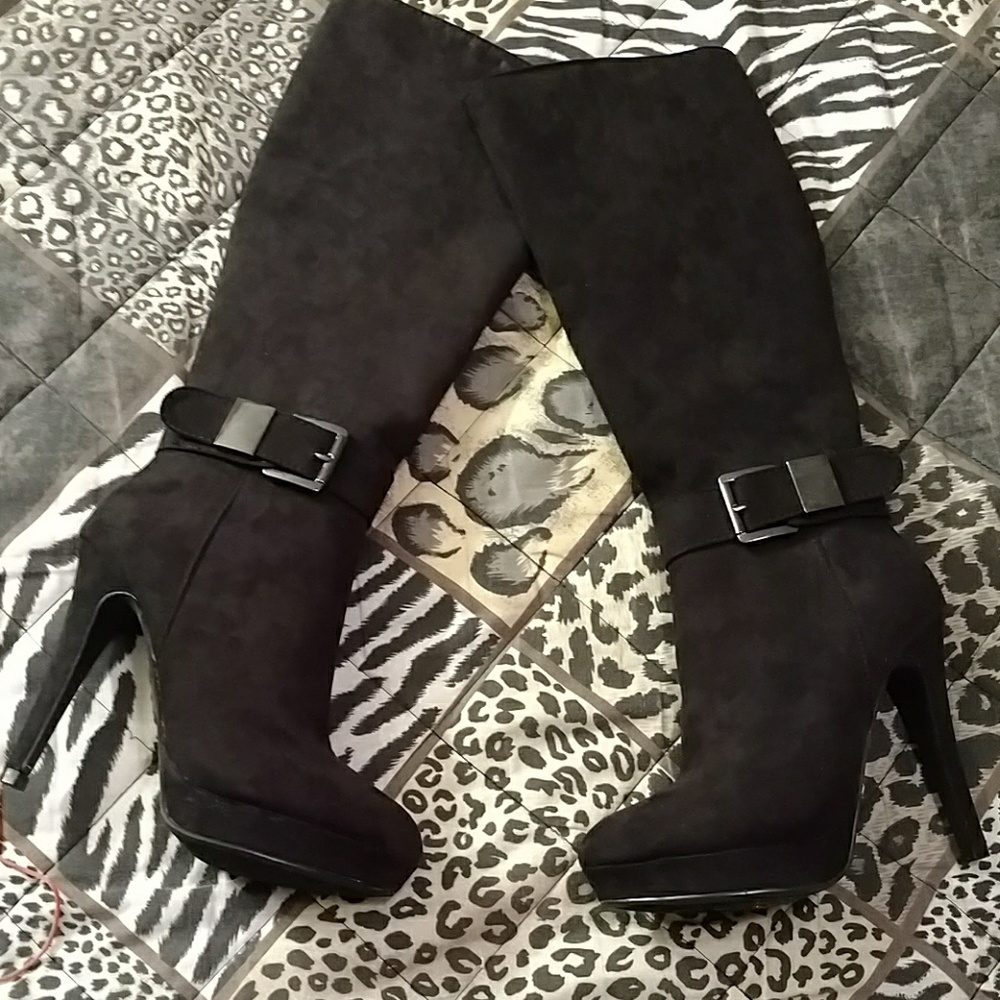 New Black Zippered Heeled Boots Size 6