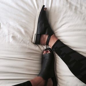 eileen fisher / leather sandals