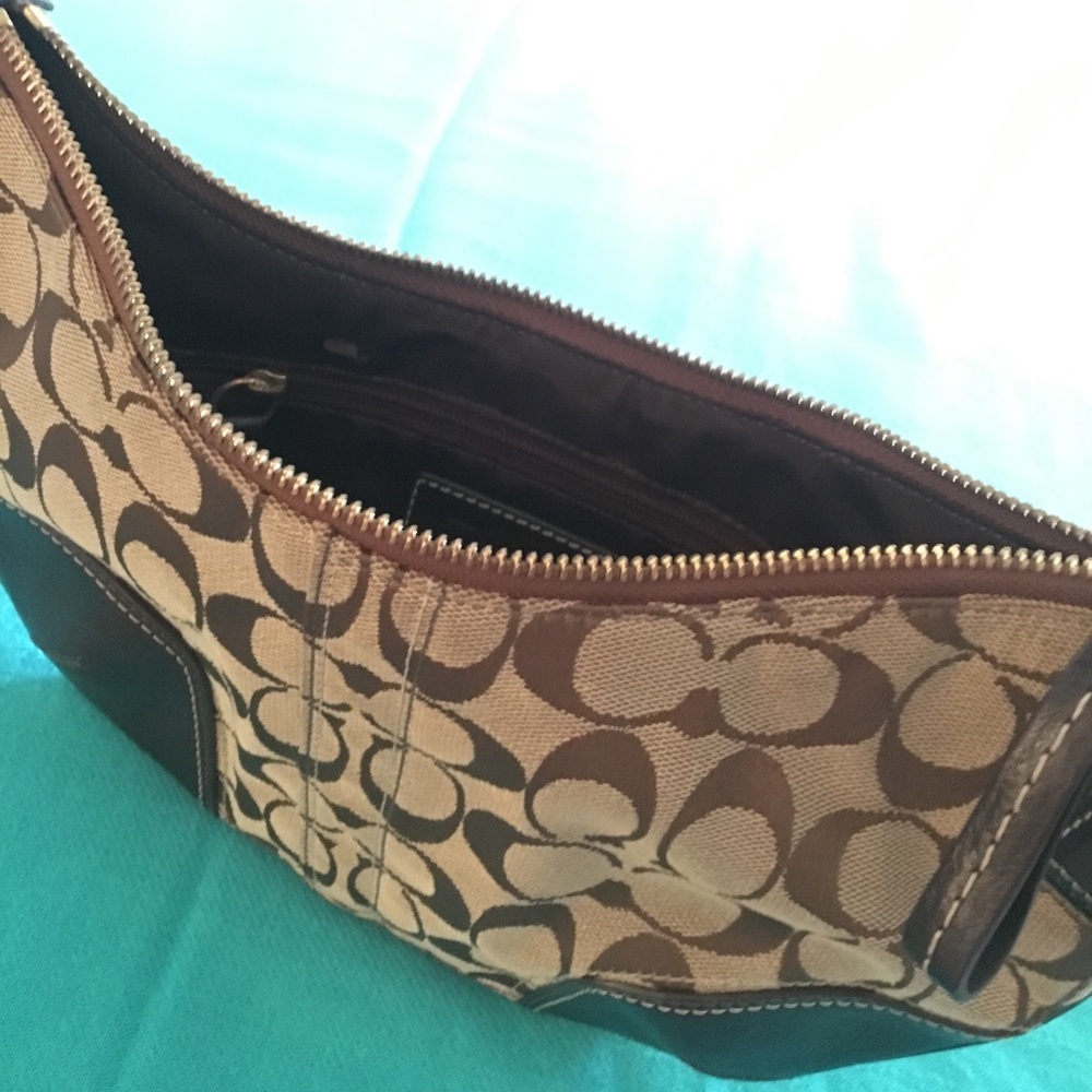 Small Coach Purse With Logo Pattern - image 3