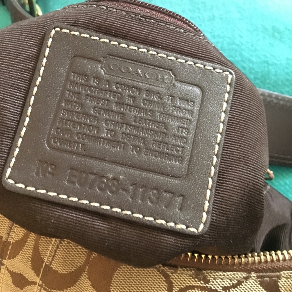 Small Coach Purse With Logo Pattern - image 4