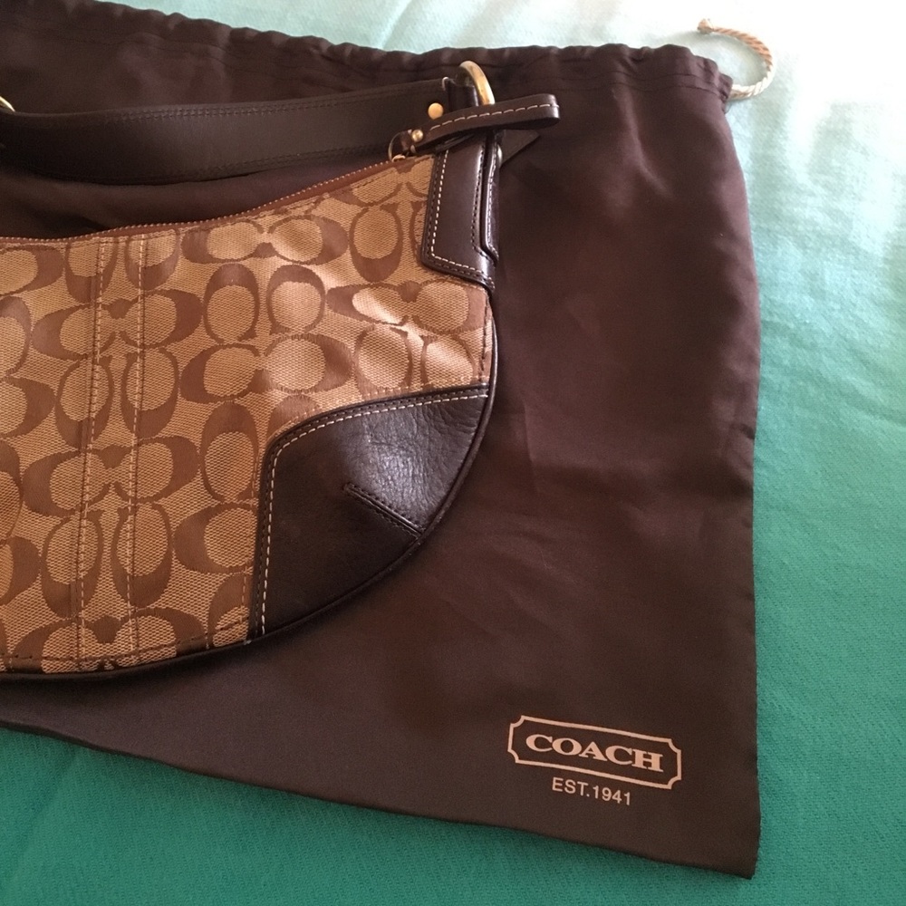 Small Coach Purse With Logo Pattern - image 5