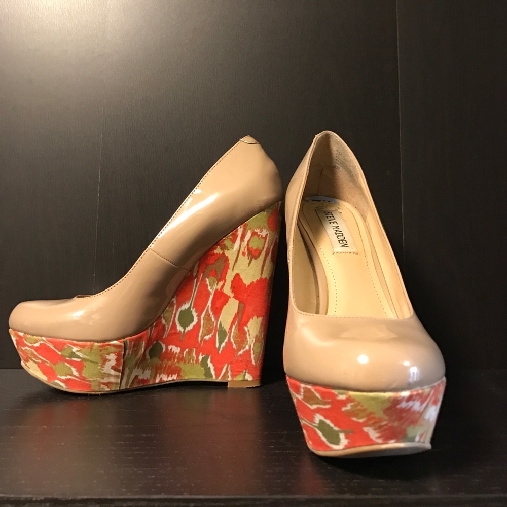 Nude with pink tribal print wedge