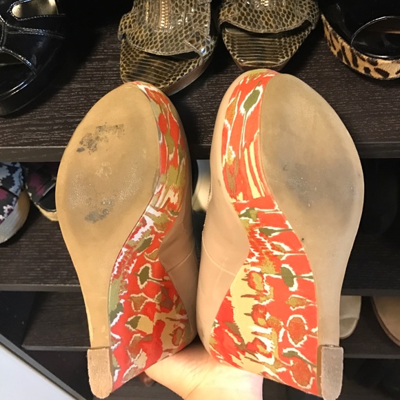 Nude with pink tribal print wedge - Picture 3 of 8