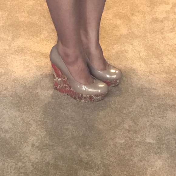 Nude with pink tribal print wedge - Picture 7 of 8