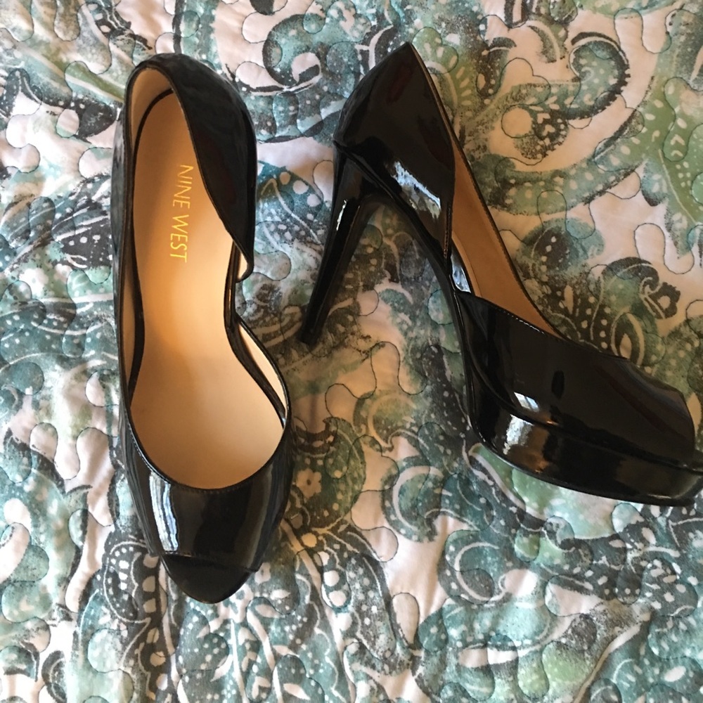 Brand new, never worn Nine West peep toe heels 👠