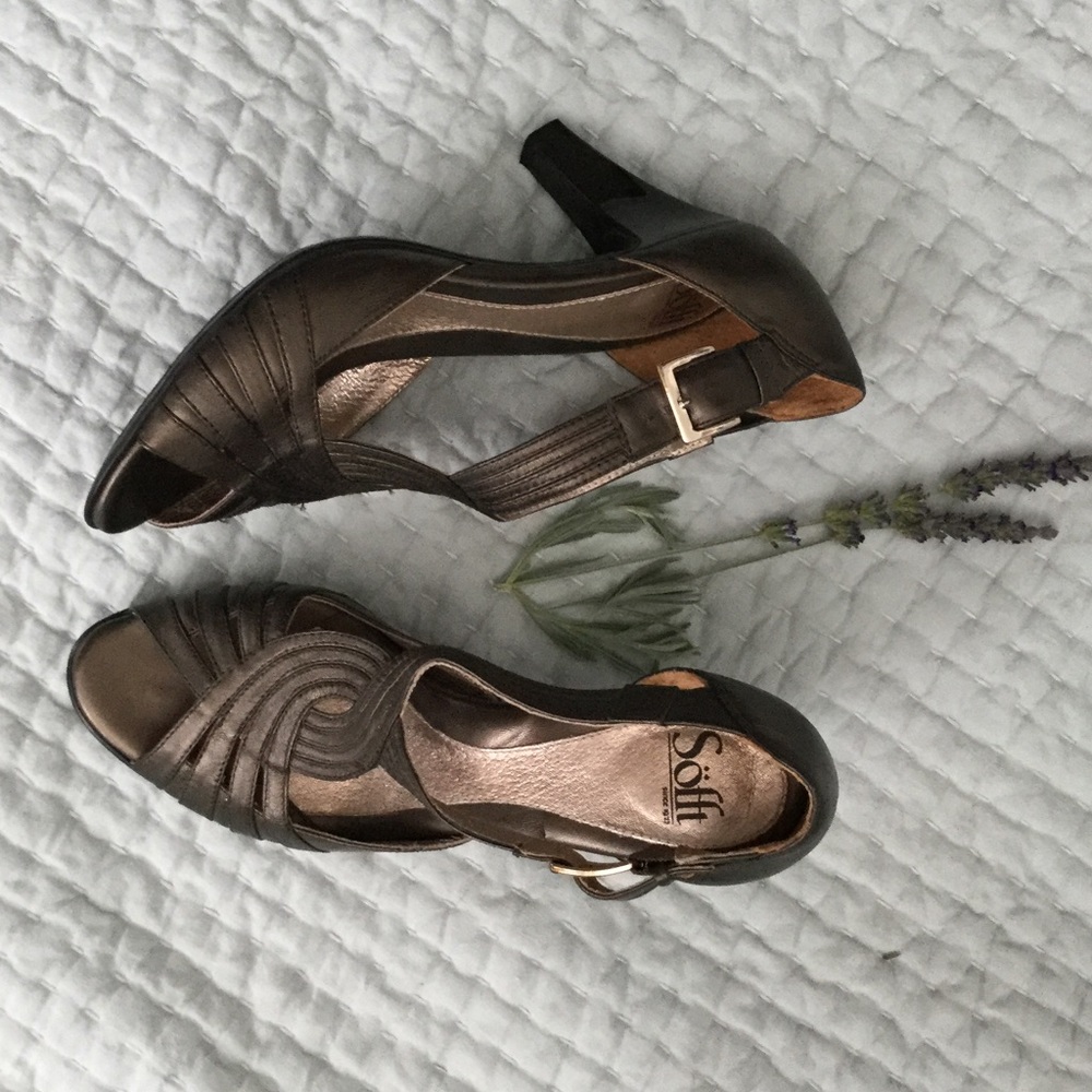 Sofft bronze 3" heels. Size 9.5
