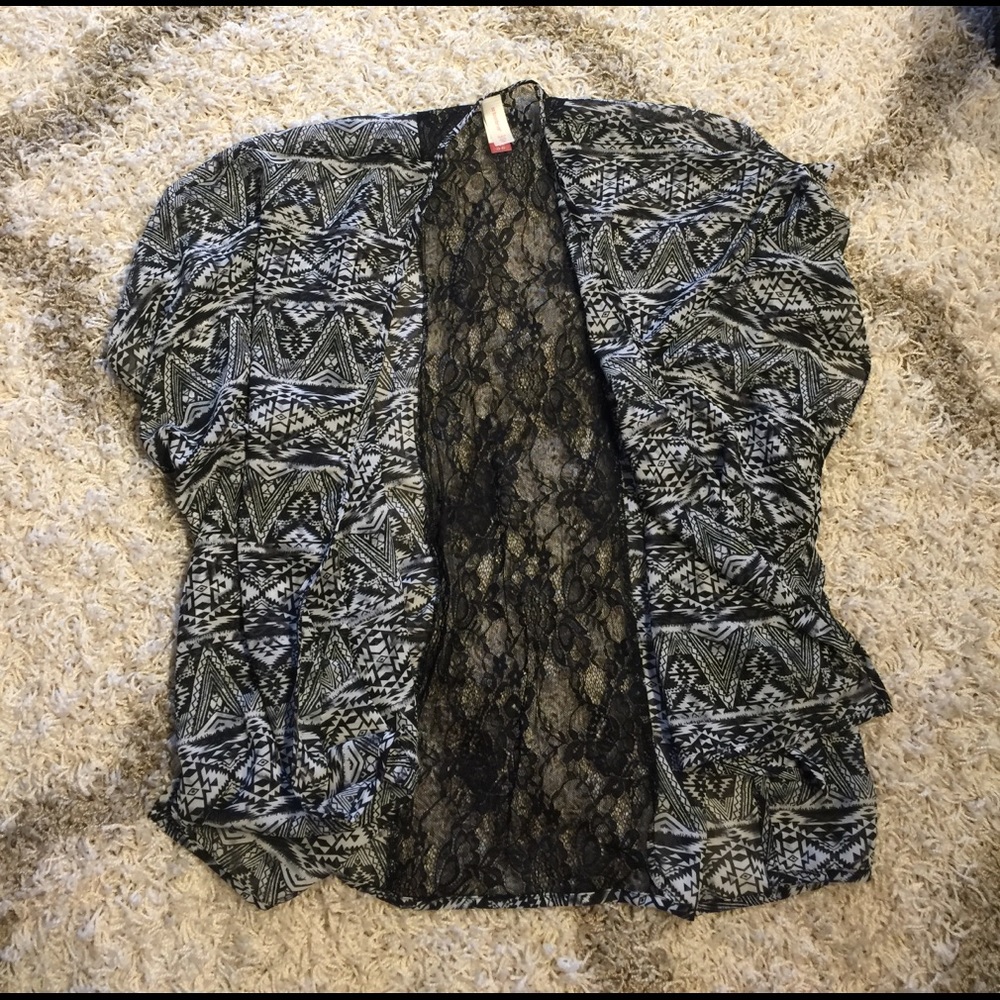 Kimono - Picture 2 of 3