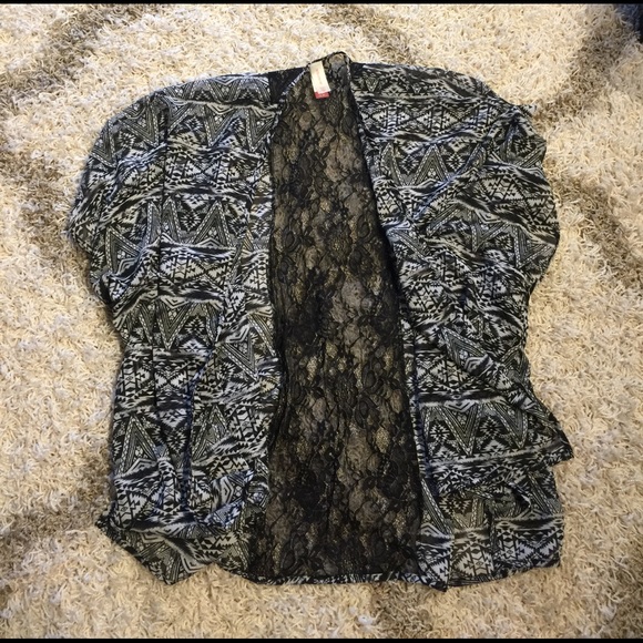 Kimono - Picture 2 of 3