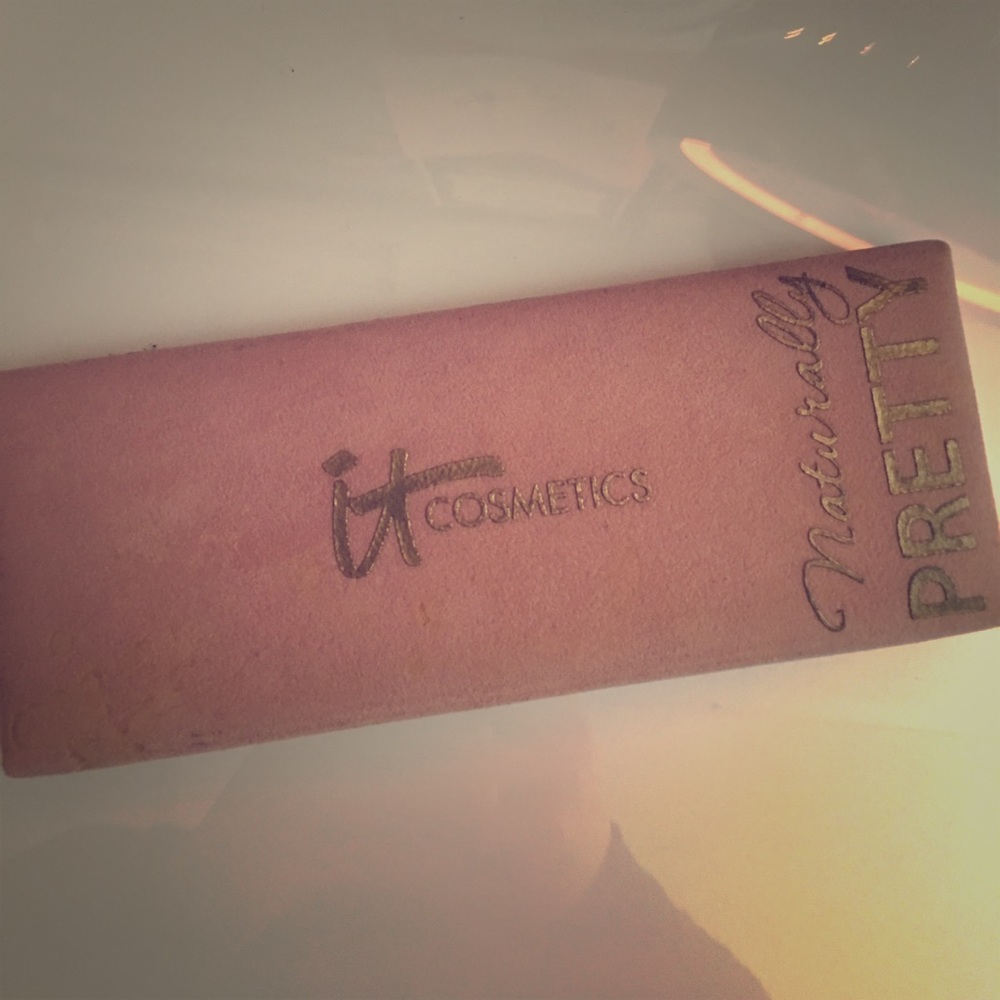 It cosmetics! Naturally pretty Palette!