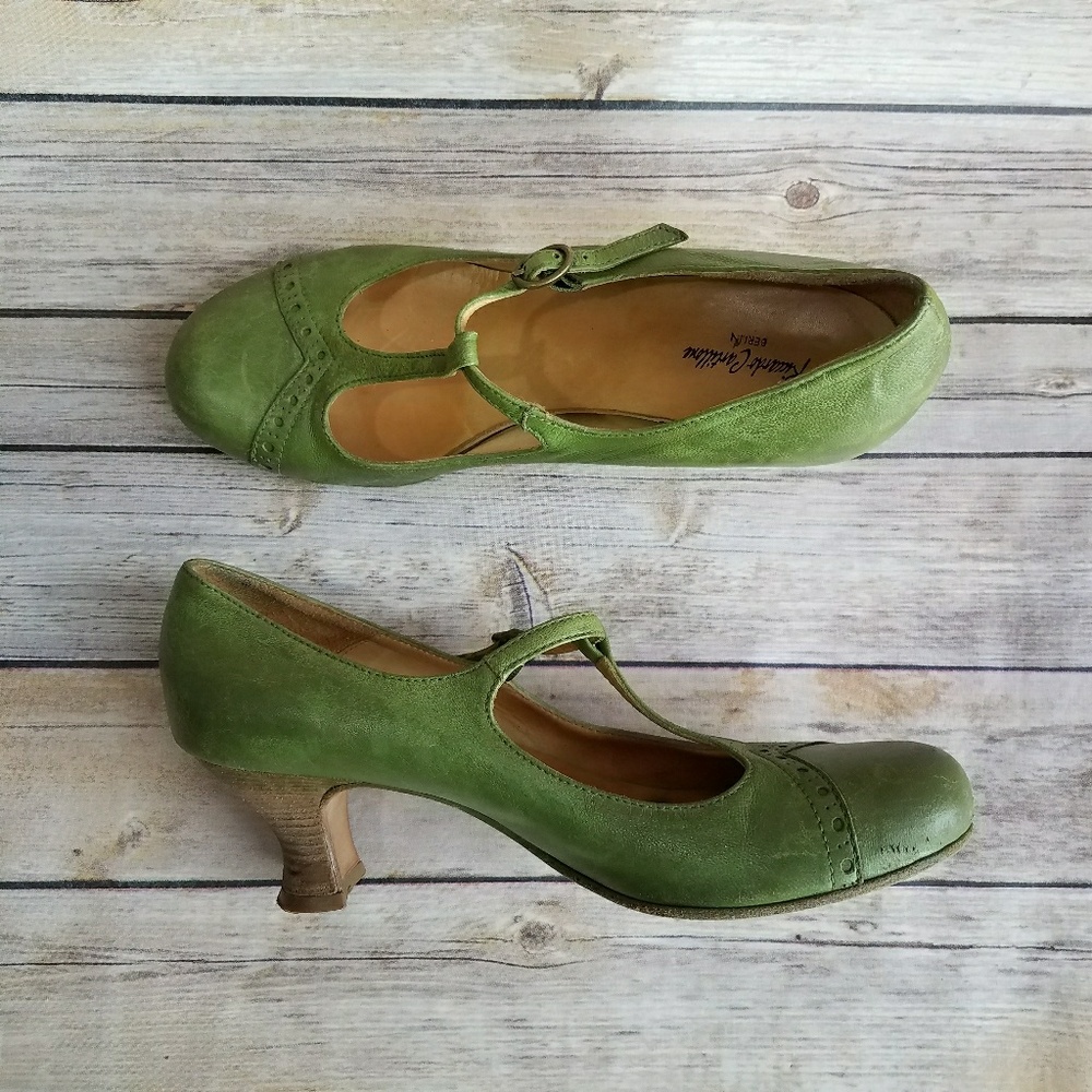 2 HR FLASH! Vintage European Leather T-Strap Shoes