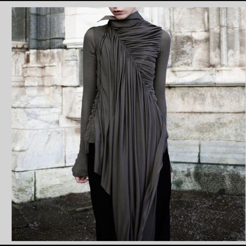 NWT Black ruched top